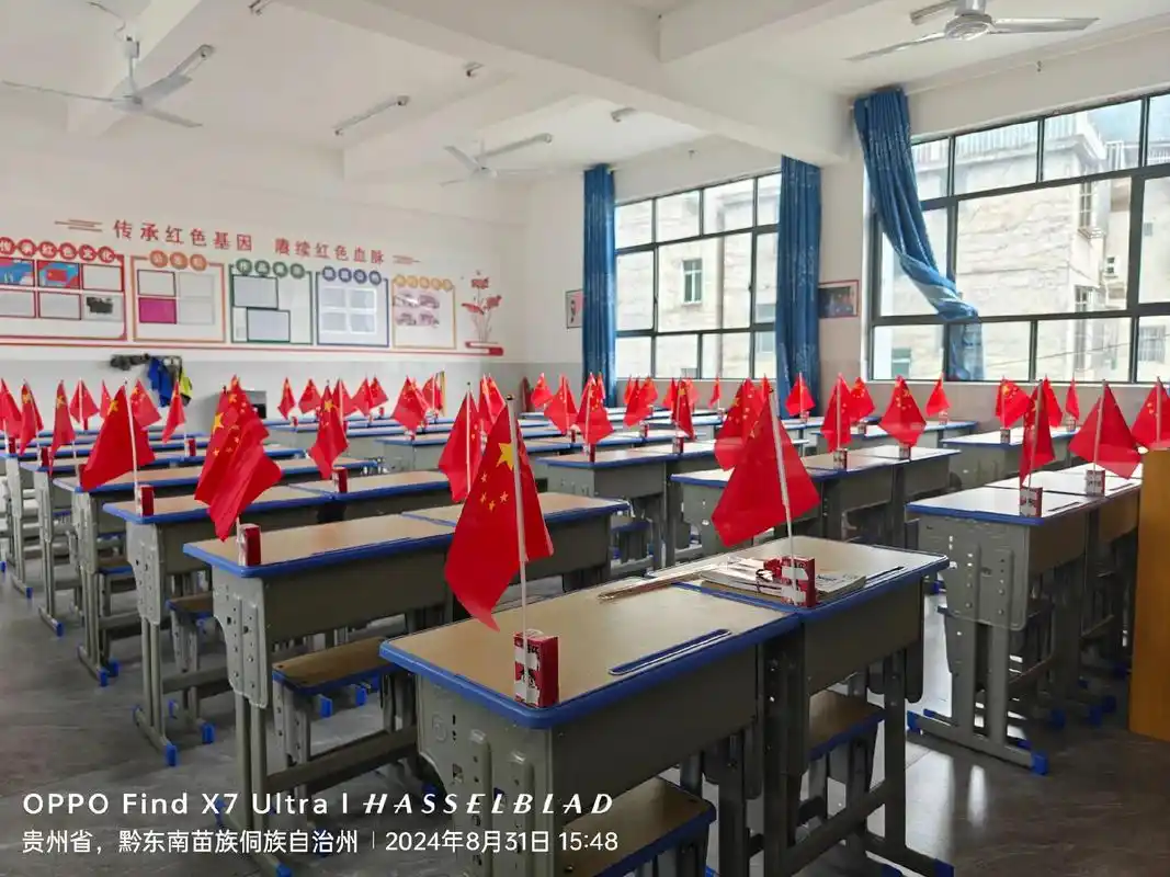 这家主题餐厅像小学堂，用餐似穿越回童年