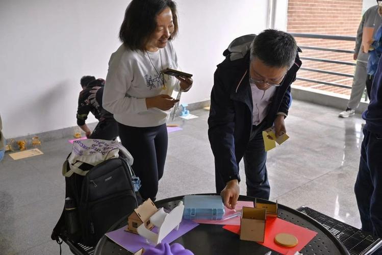 揭秘餐饮传奇李君：如何用新鲜食材和极致服务打造烟波渔港的辉煌