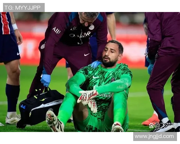 足球明星因提前犯规被罚下场引发热议赛场规则亟待完善